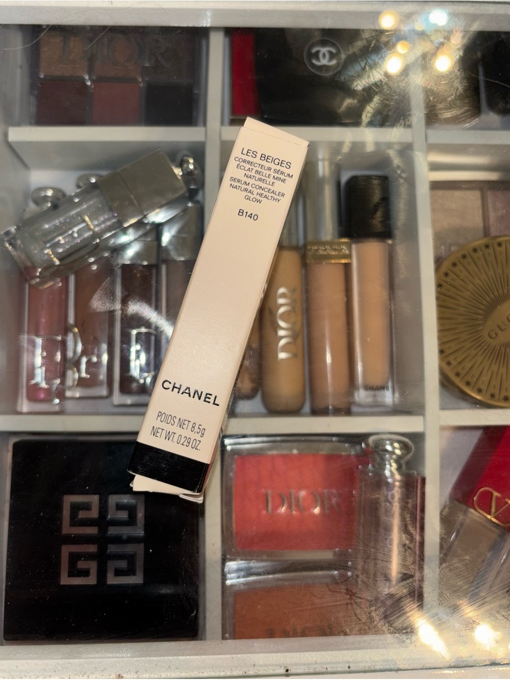 Les Beiges Serum Concealer Color:b140 - Picture 3 of 3
